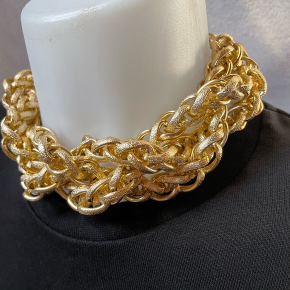 Gold chain choker necklace. - Picture 9 of 10